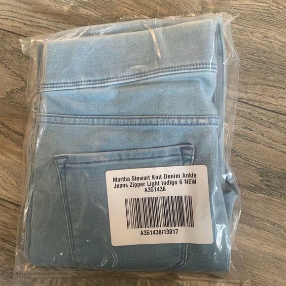 NWT MARTHA STEWART ZIP ANKLE JEANS LIGHT INDIGO - Picture 9 of 14